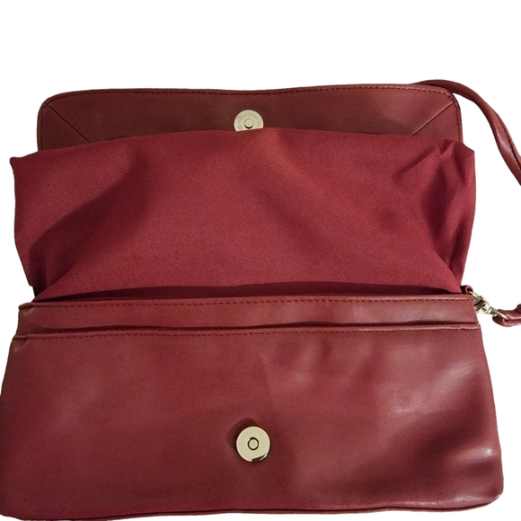 Apostrophe. Small Red Genuine Leather Purse. Trim is Man-Made. - Picture 4 of 8